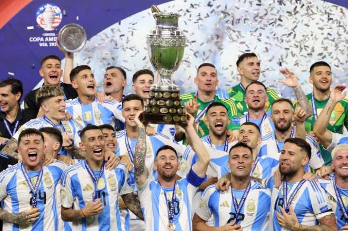 FRANCIA ANALIZA DENUNCIAR A LA SELECCIÓN ARGENTINA POR “CANTOS RACISTAS”