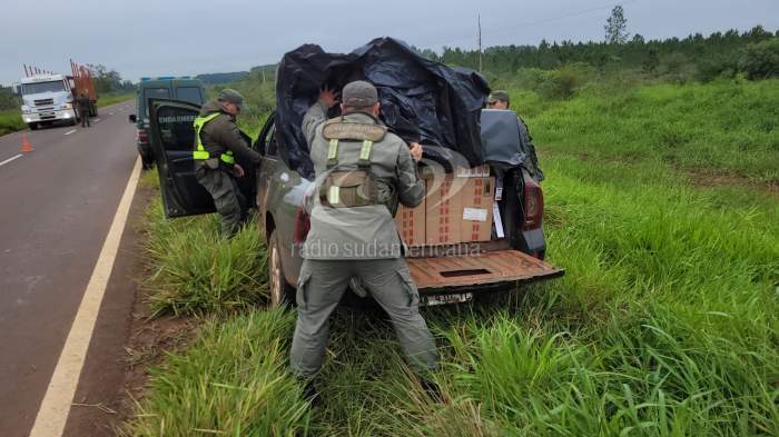 EVADIÓ UN CONTROL Y ABANDONÓ UNA CAMIONETA CON CIGARRILLOS