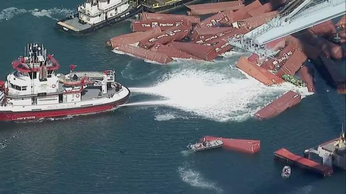 CAYERON AL MAR MÁS DE 50 CONTENEDORES EN UNO DE LOS PUERTOS MÁS IMPORTANTES DE EEUU